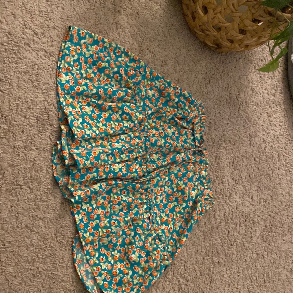 Skirt with floral design